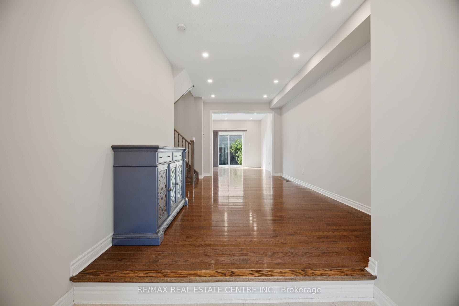 366 Hobbs Crescent photo 8