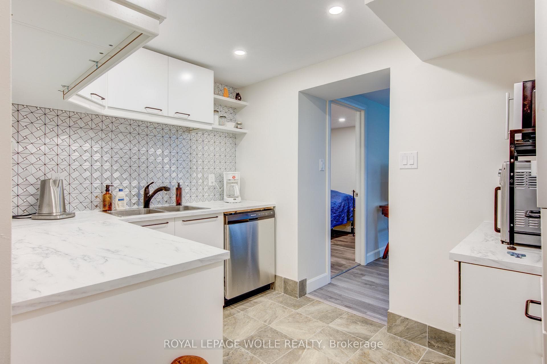112 Mitchell Street photo 36