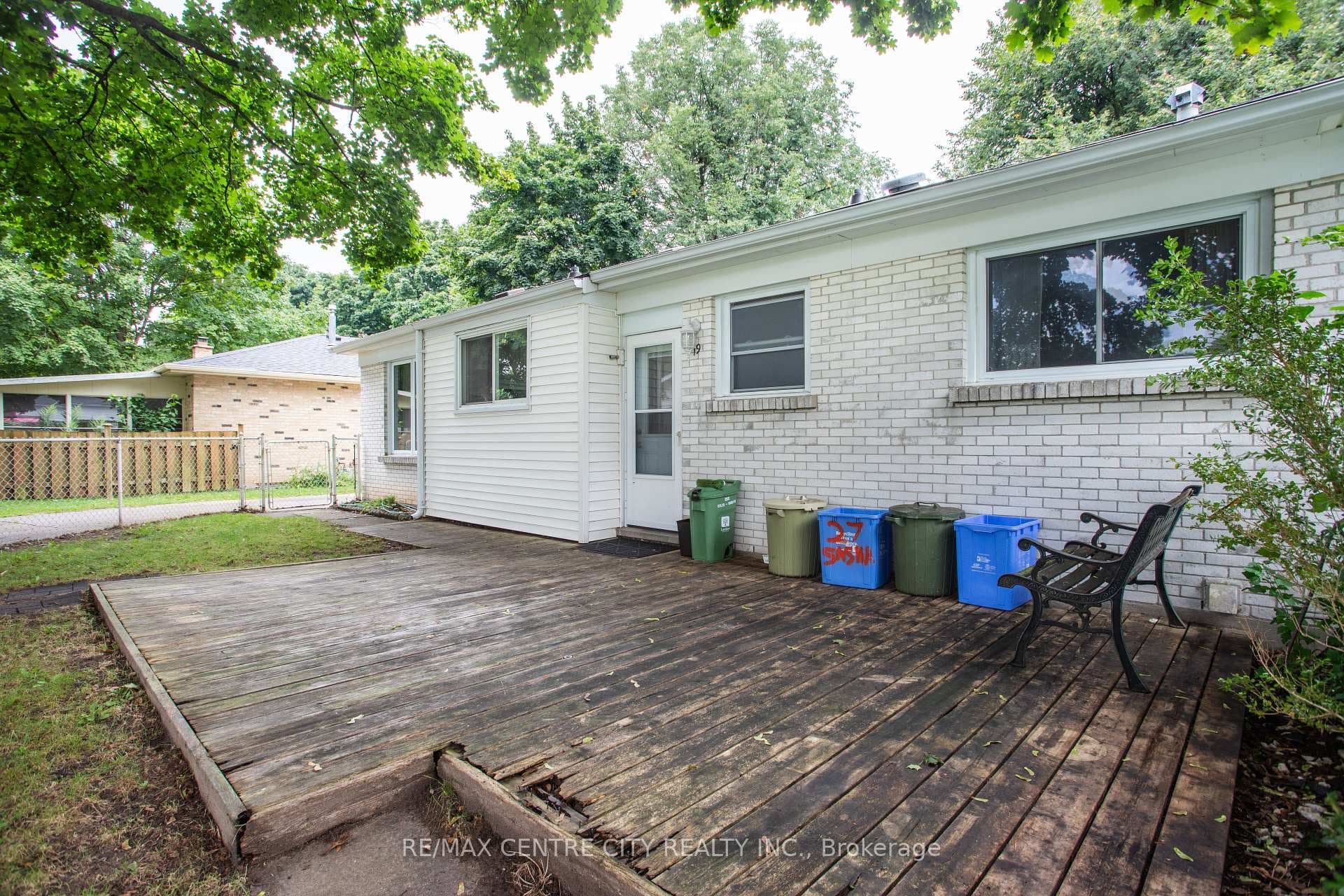 19 Maxwell Crescent photo 36
