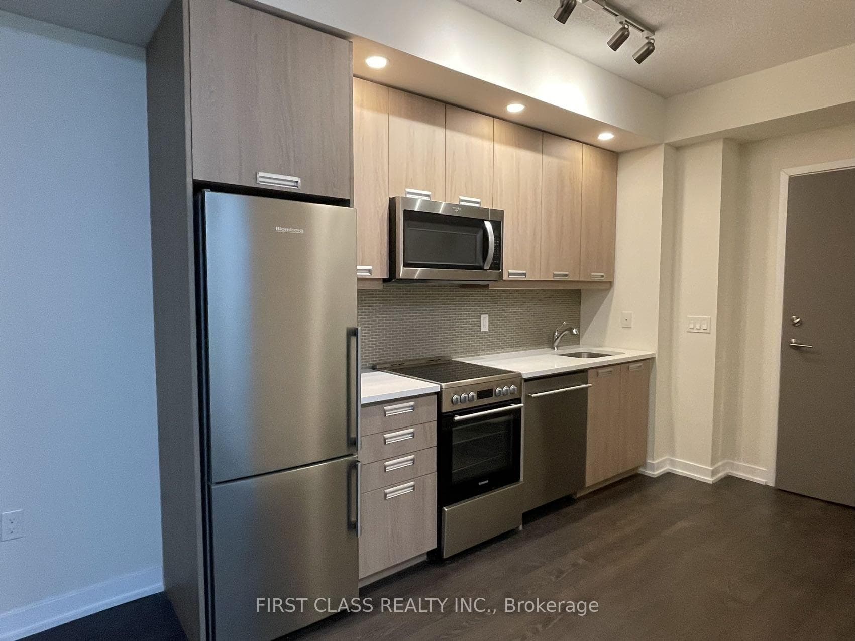 99 John Street Unit 3705 photo 3