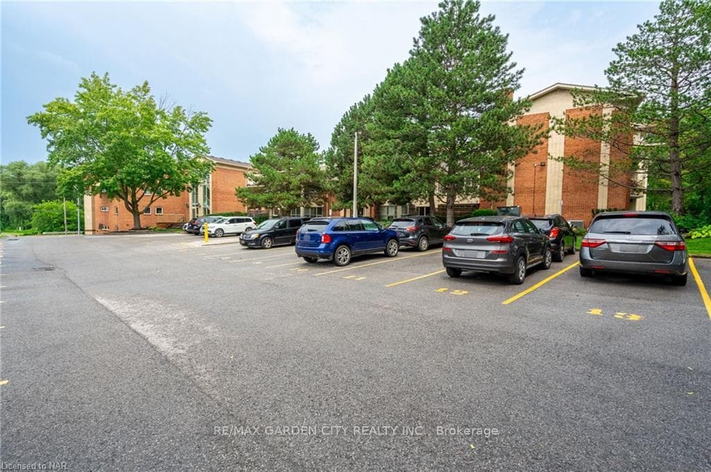 244 Lakeshore Road Unit 406 photo 4