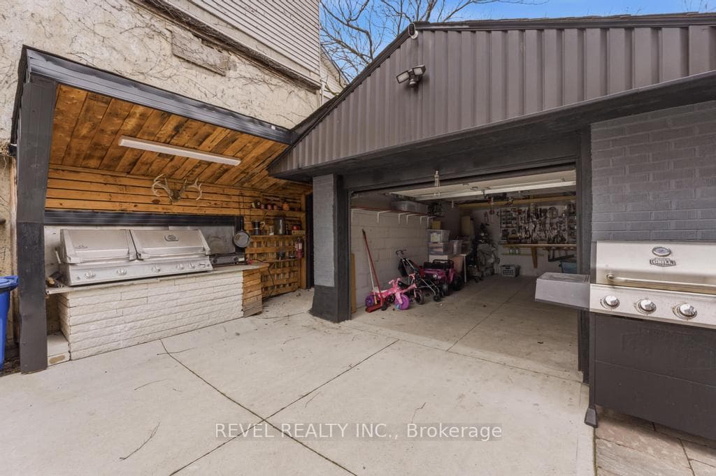 44 Jefferson Avenue photo 10