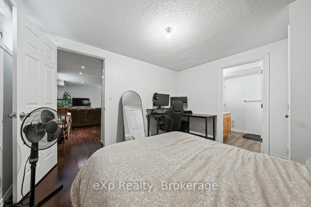 53 Truesdale Crescent photo 41