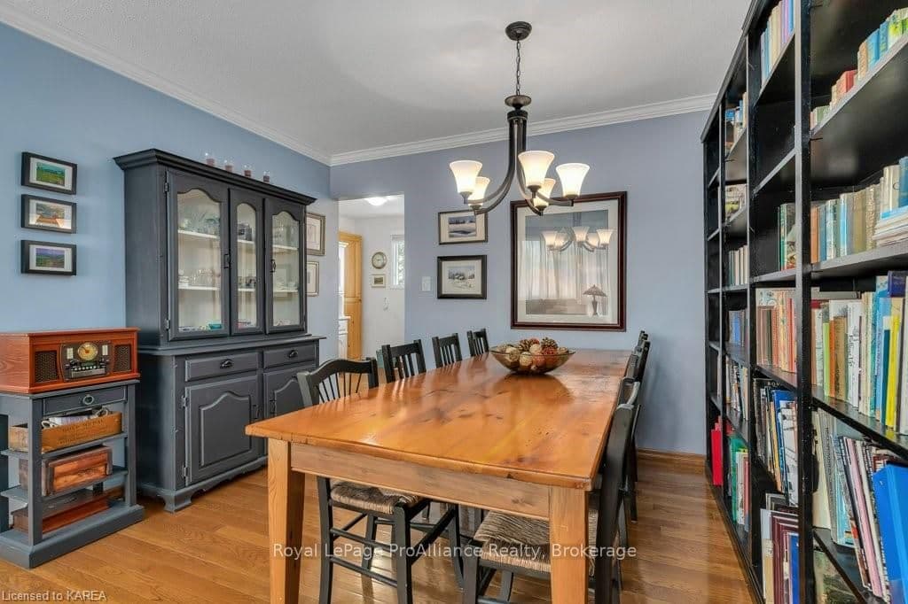 834 SANDRINGHAM Place photo 10