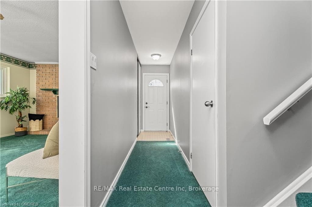 280 BLUEJAY Crescent photo 20