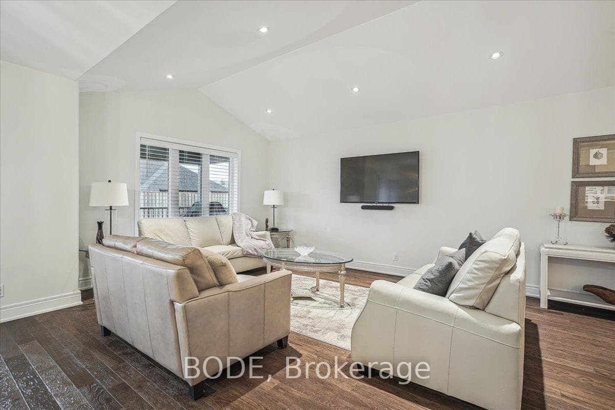 215 Oak Street photo 15
