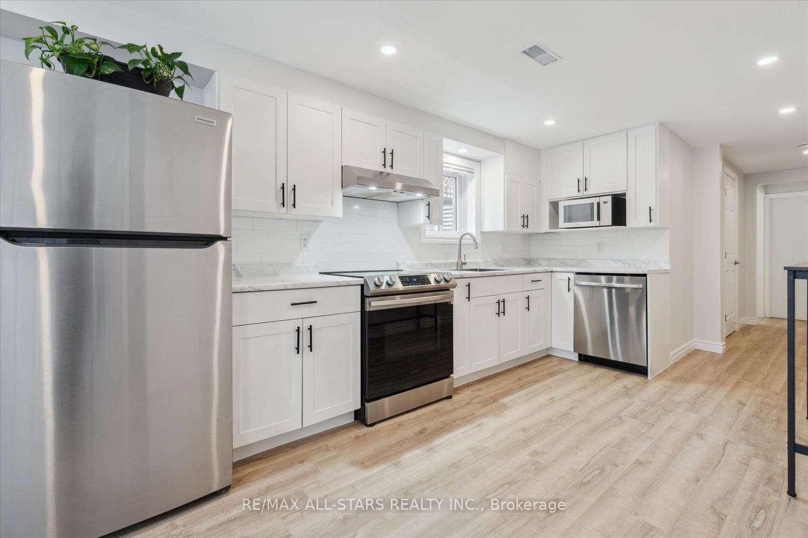 672 Burnham Street photo 25