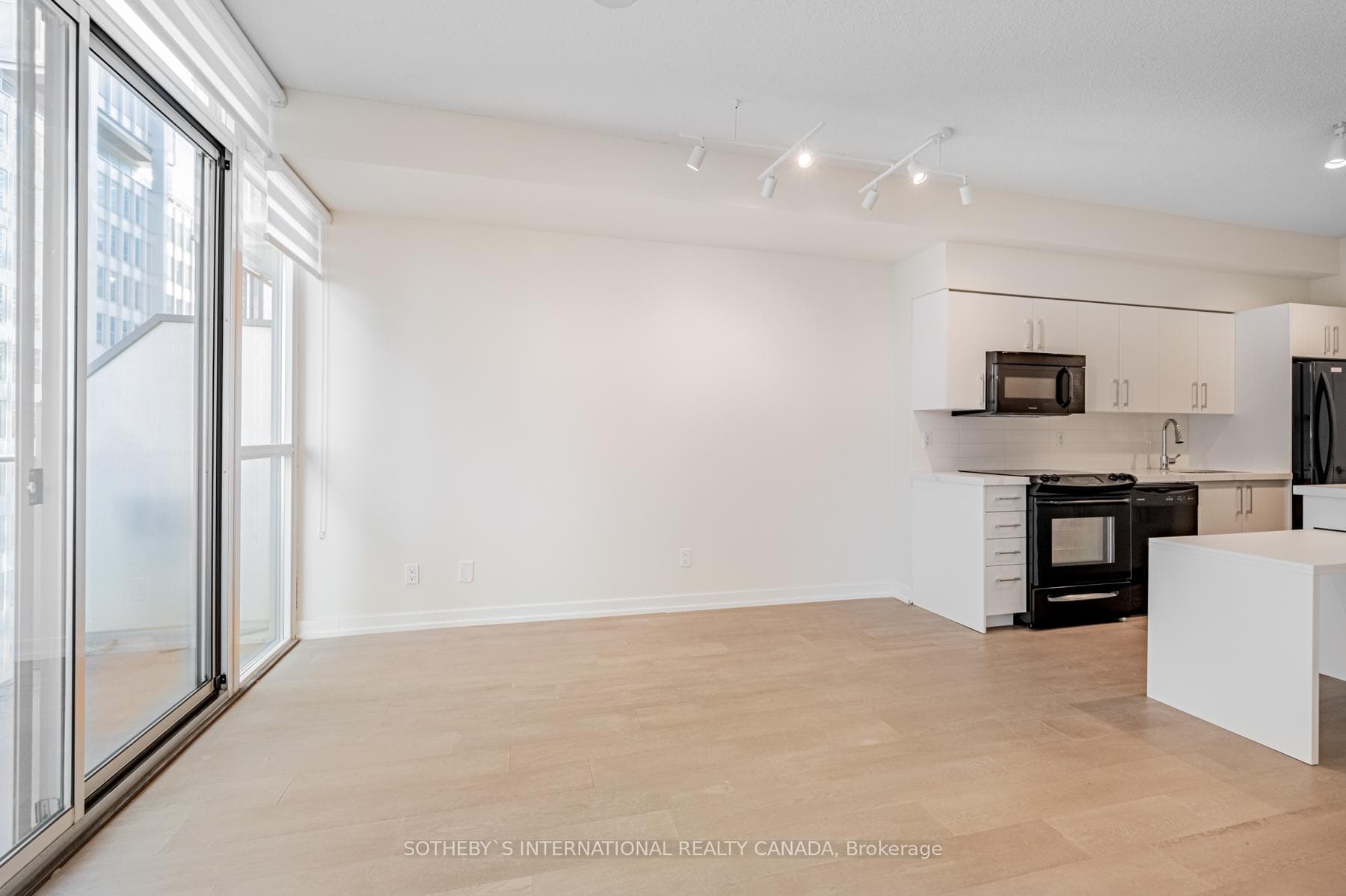 126 Simcoe Street Unit 1105 photo 13