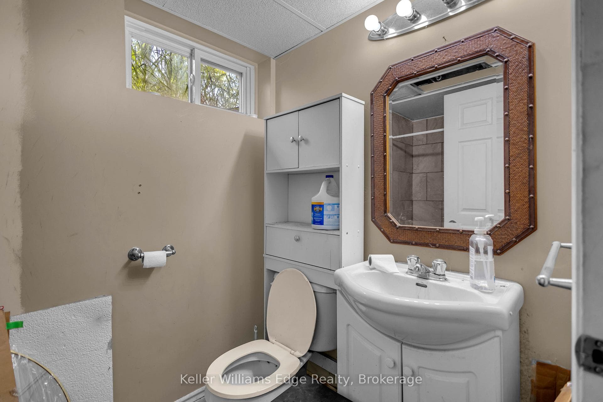 246 Ellis Avenue photo 24