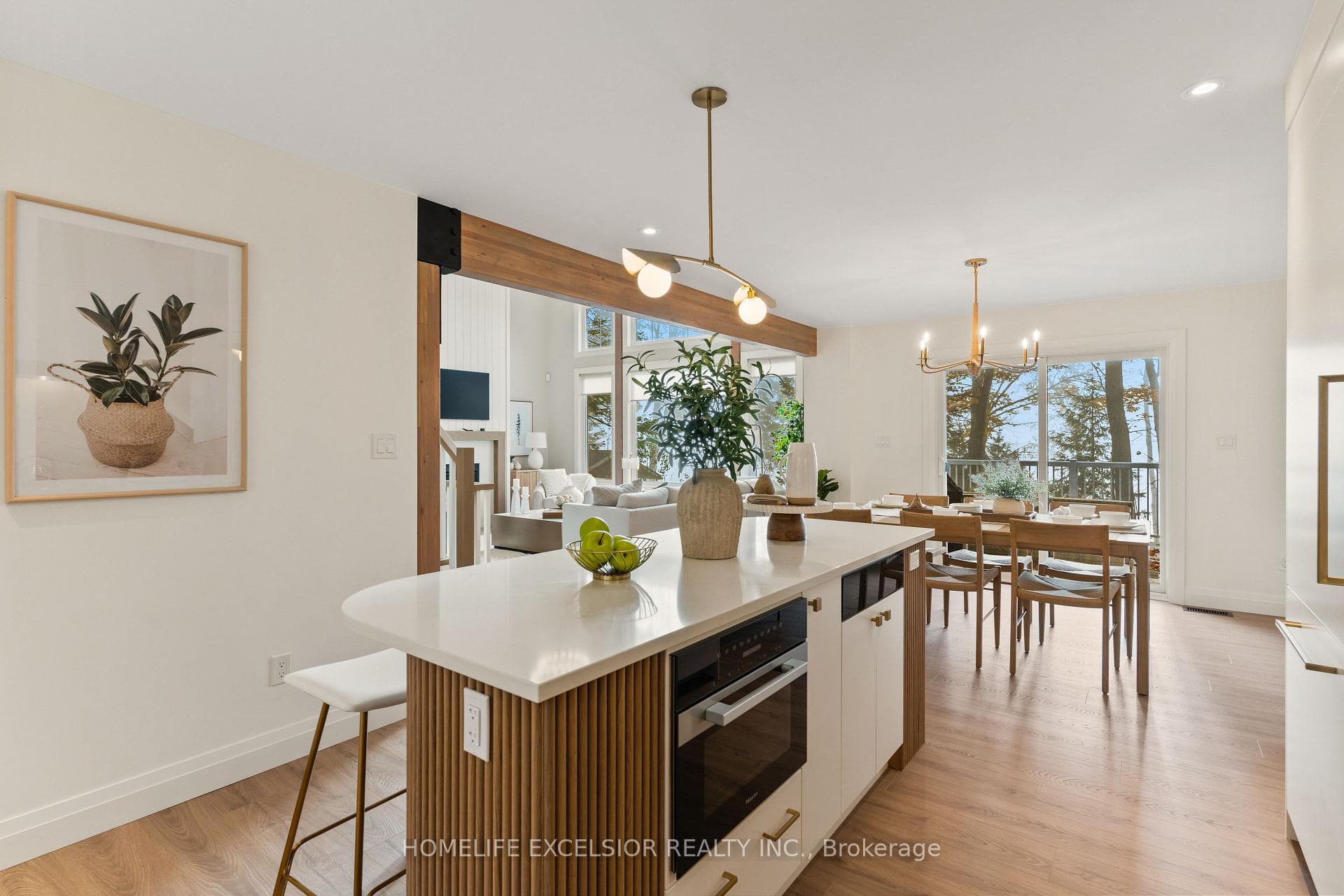 1284 True North Road photo 11
