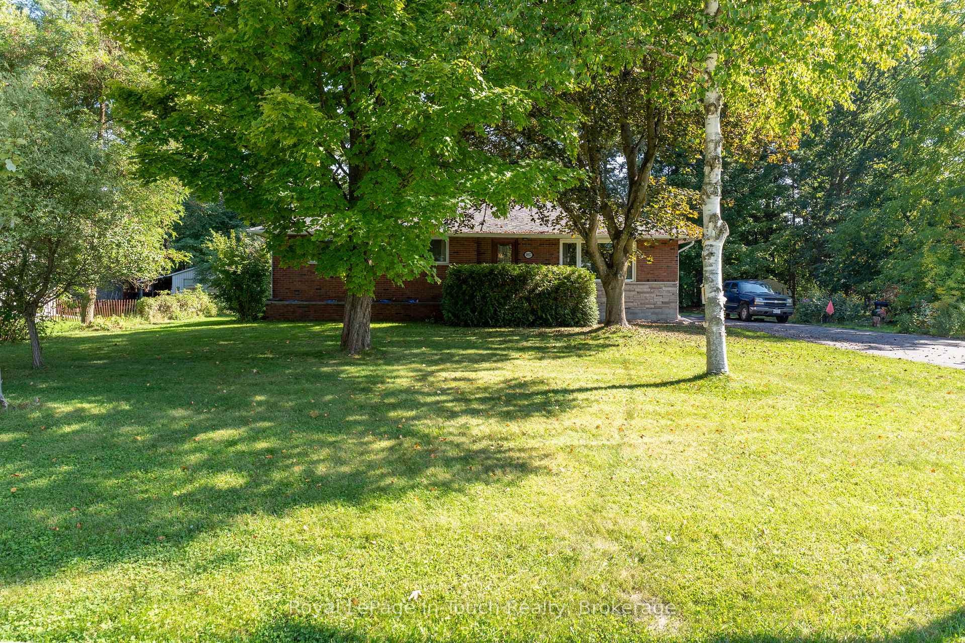 3957 Horseshoe Valley Road photo 3