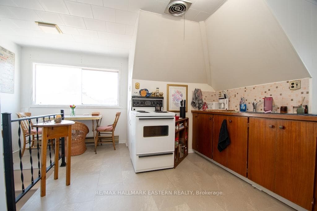544 Charlotte Street photo 33