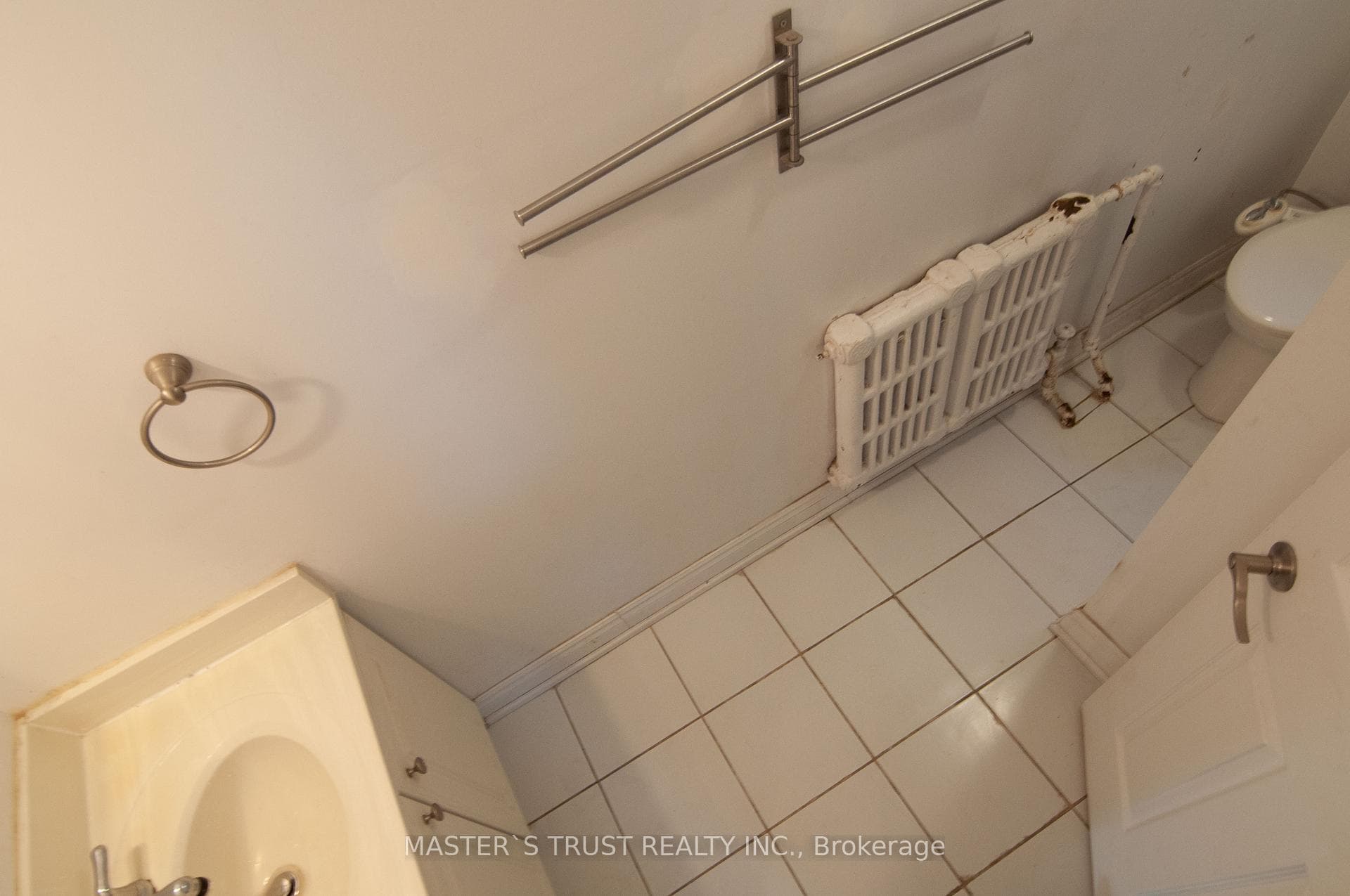 567 Oakwood Avenue Unit Upper photo 8