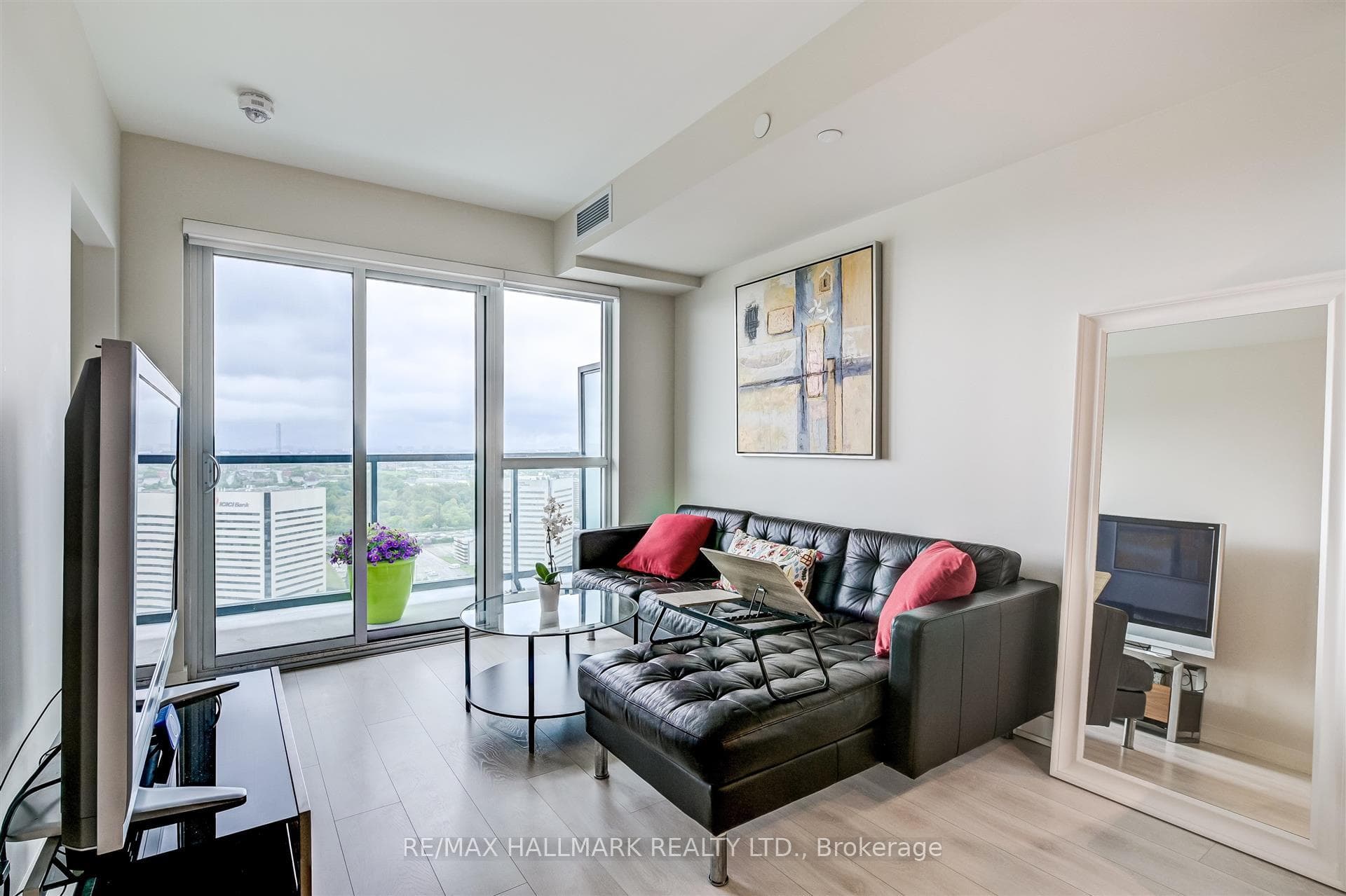 6 Sonic Way Unit N2805 photo 1