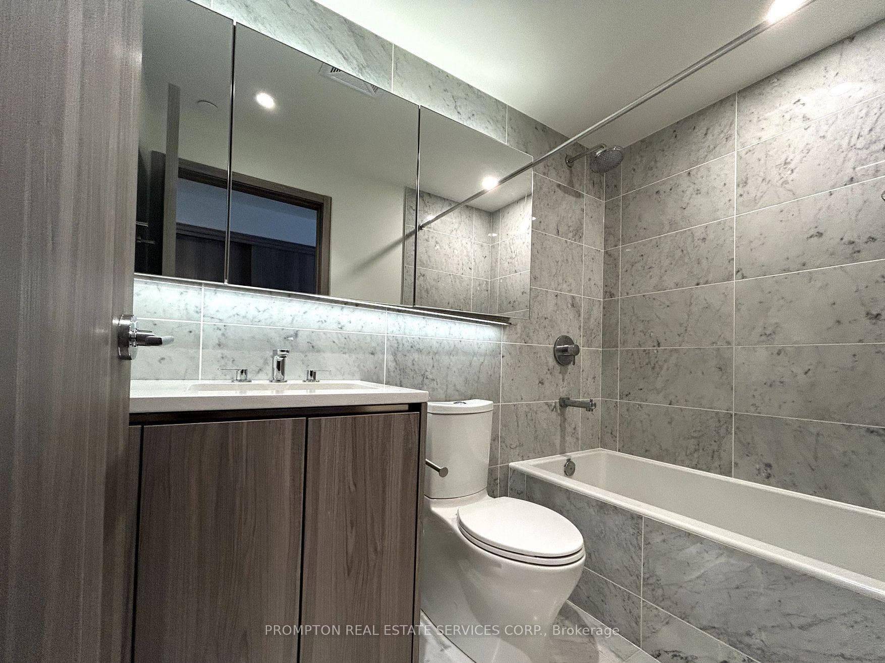 95 Mcmahon Drive Unit 1102 photo 12