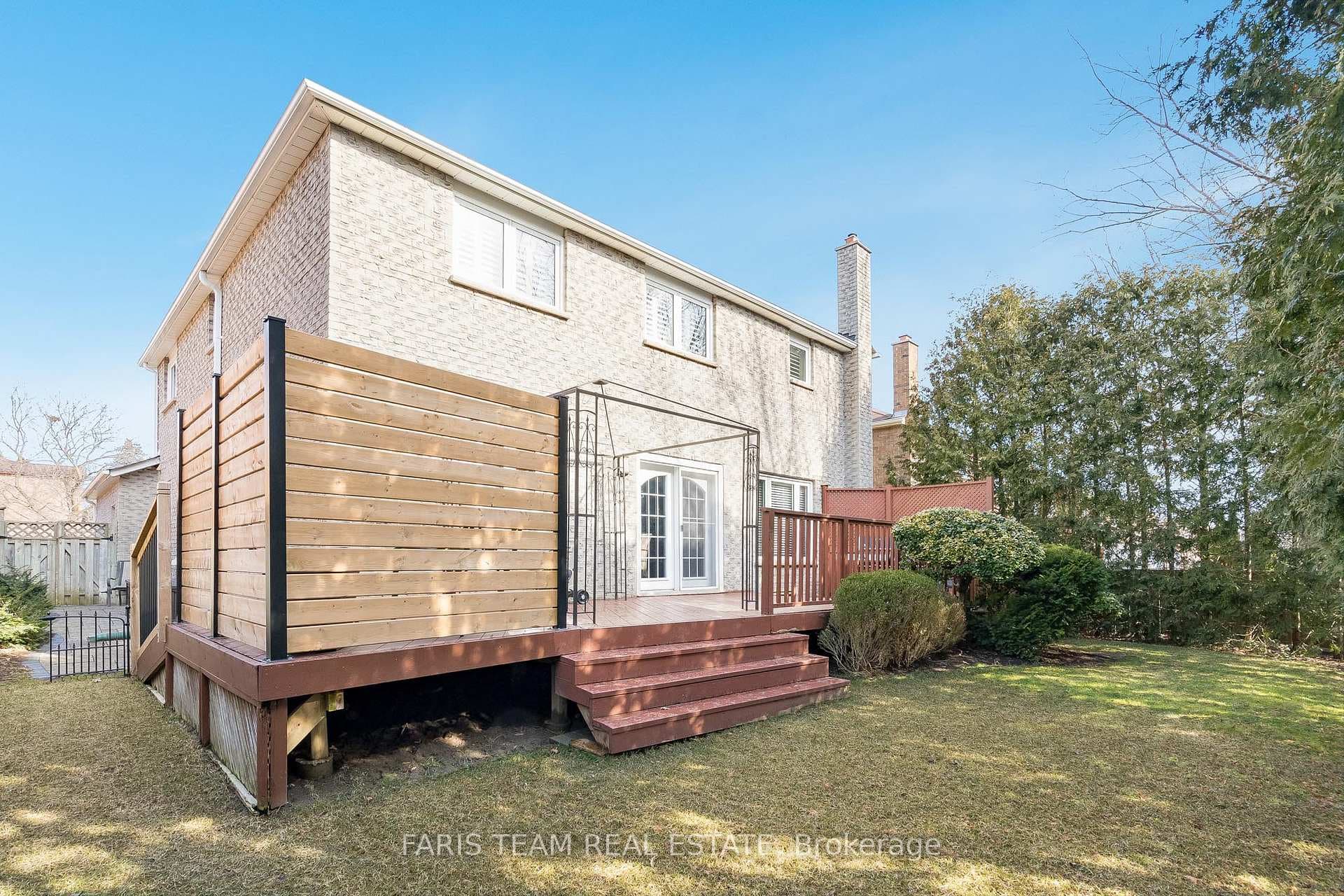 200 Elman Crescent photo 26