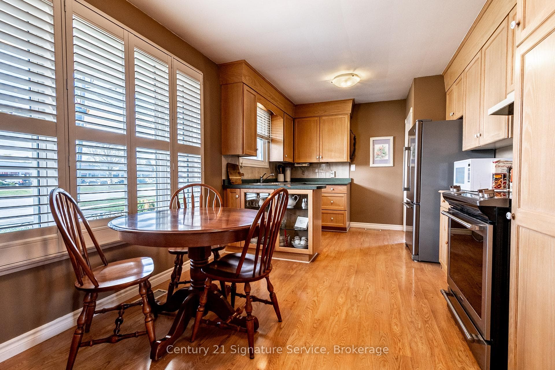 275 Lakeshore Road photo 12