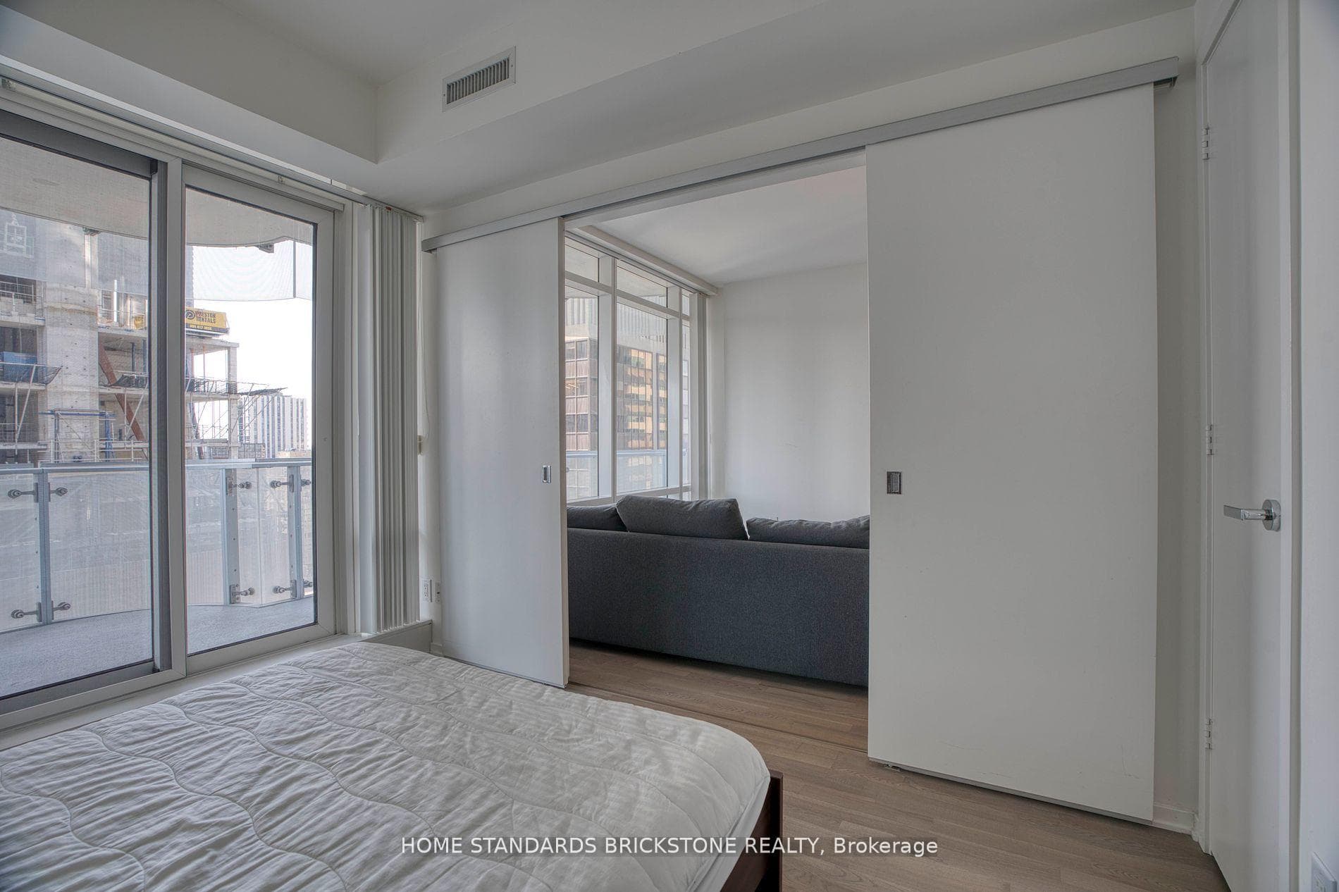1 Bloor Street Unit 1609 photo 9