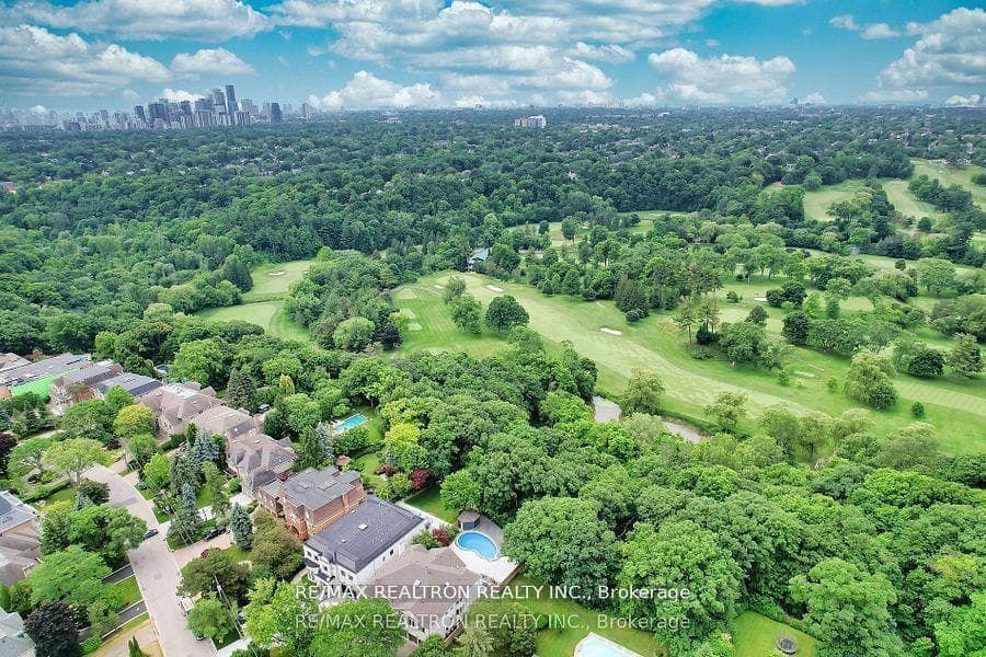 61 Arjay Crescent photo 22