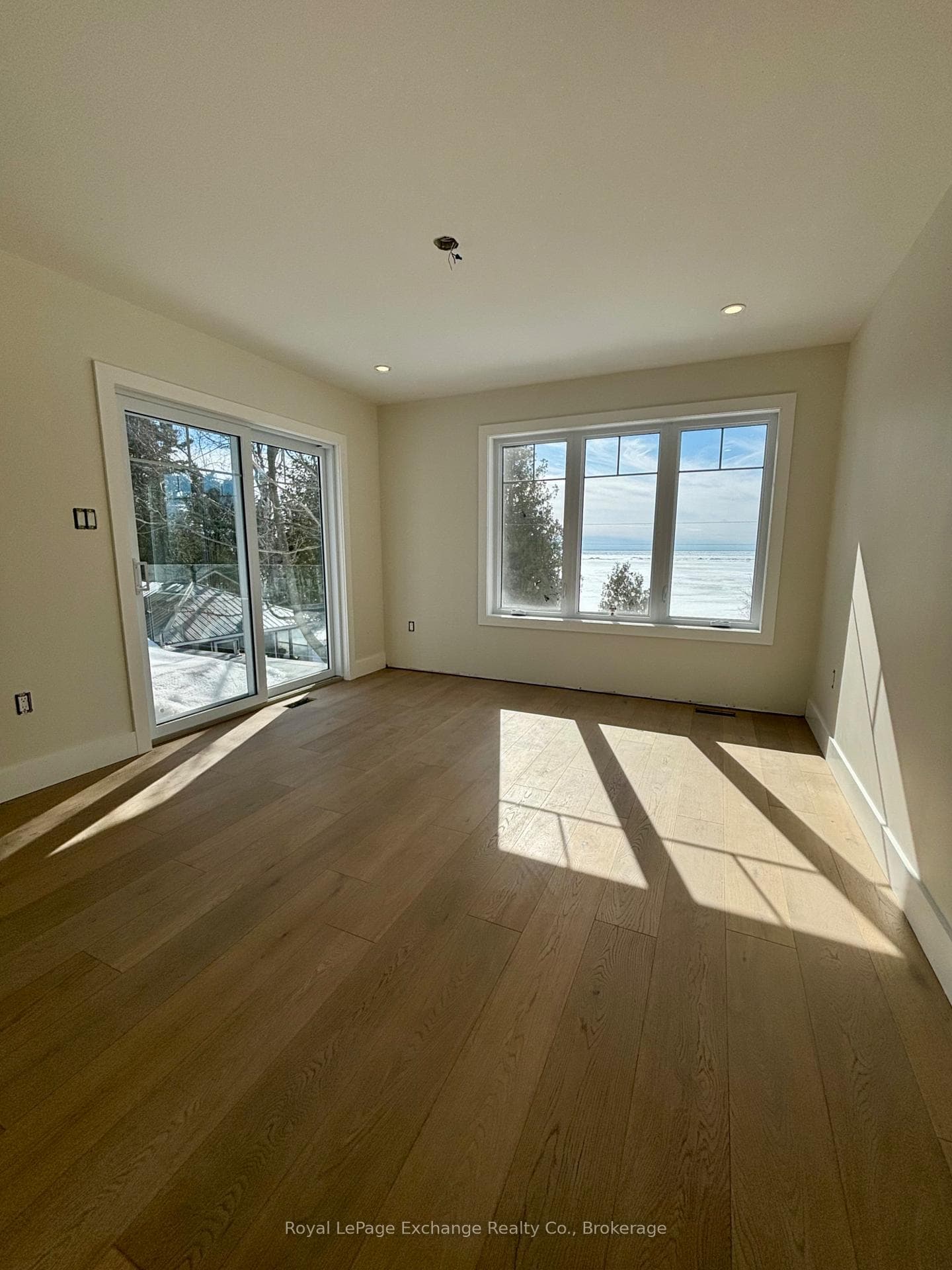 161 HURON Road photo 27