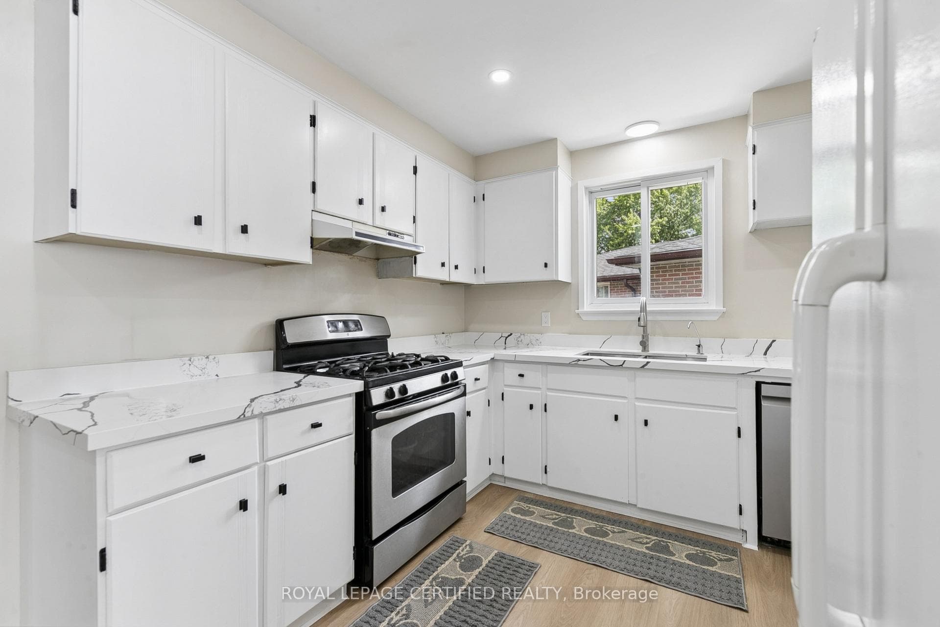1121 Valentine Drive photo 14