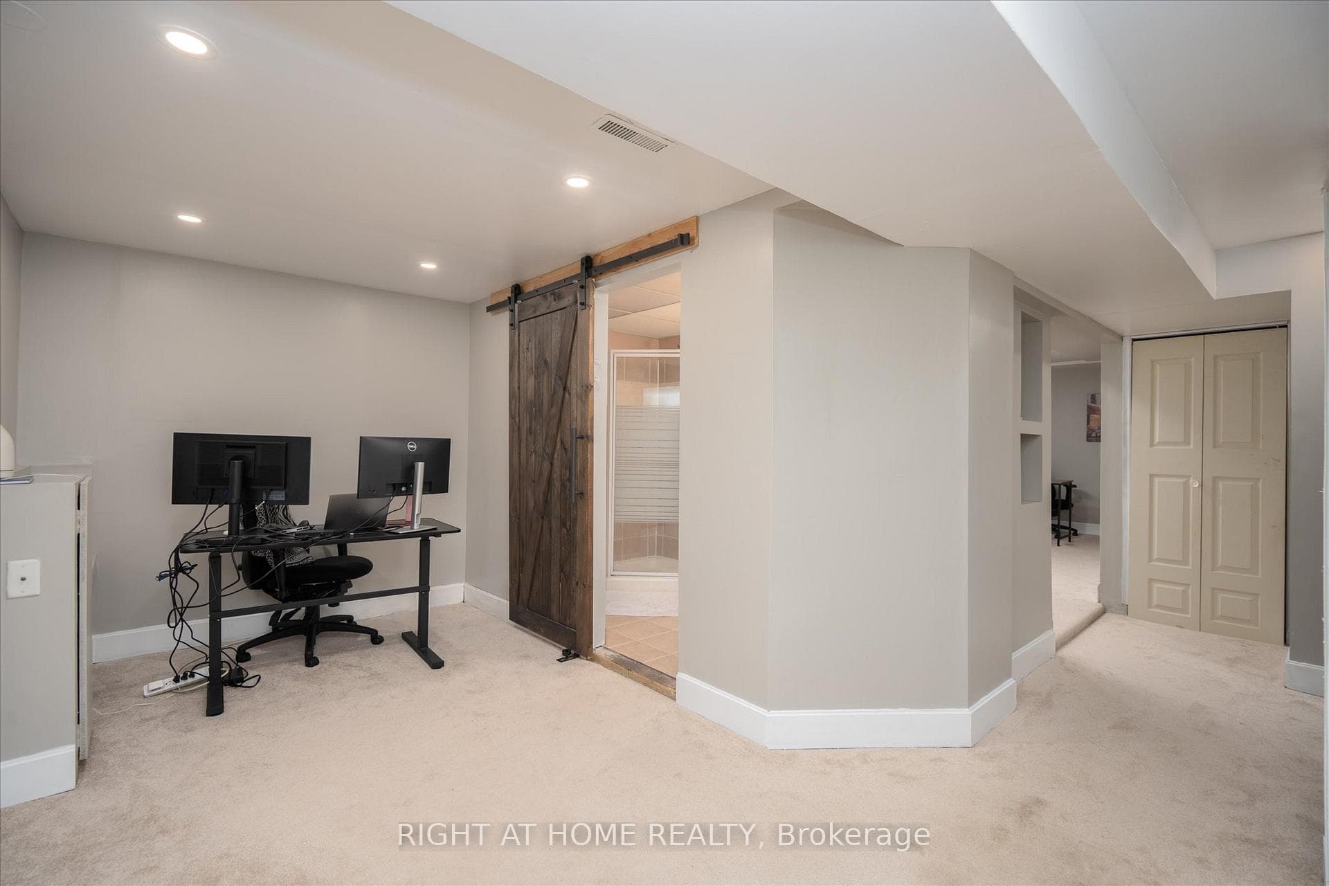 1306 Fenelon Crescent photo 15