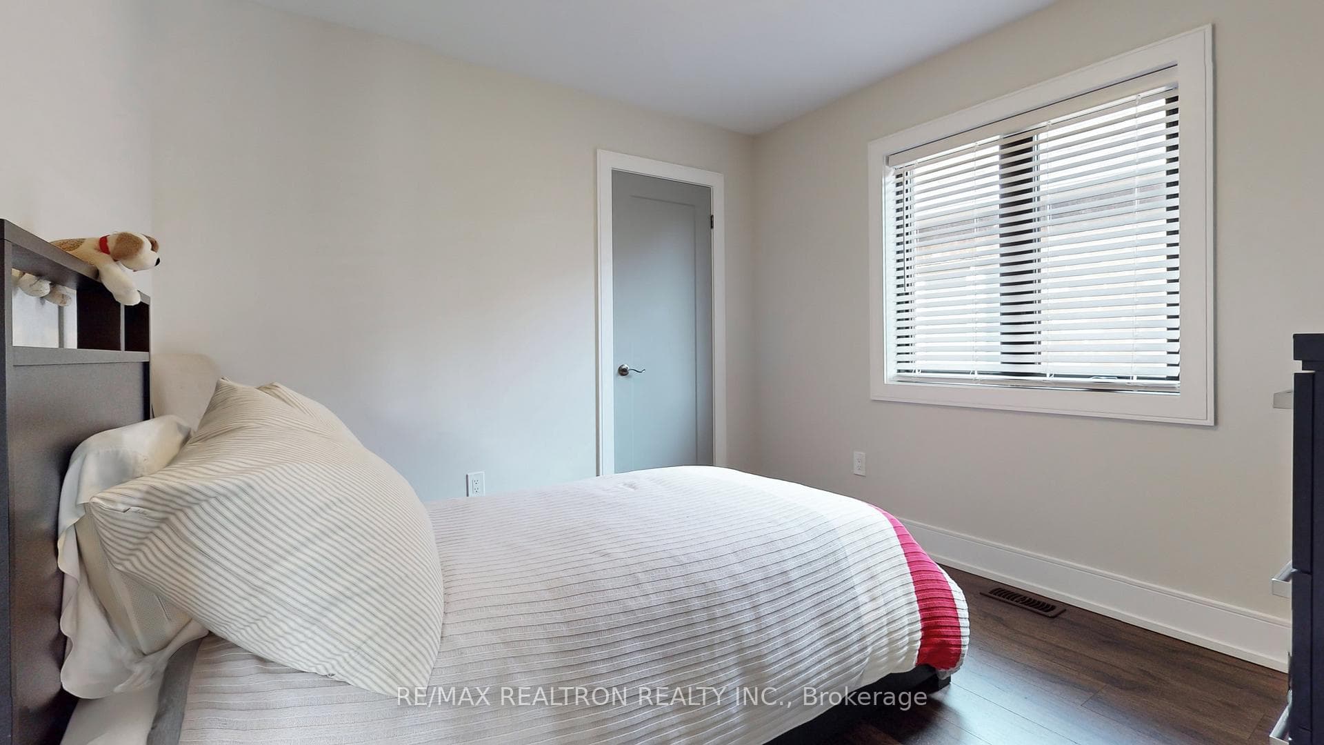 167 Sutherland Avenue photo 30