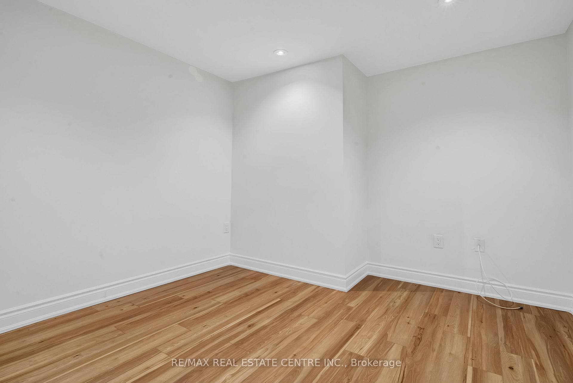 6363 Armstrong Drive photo 32