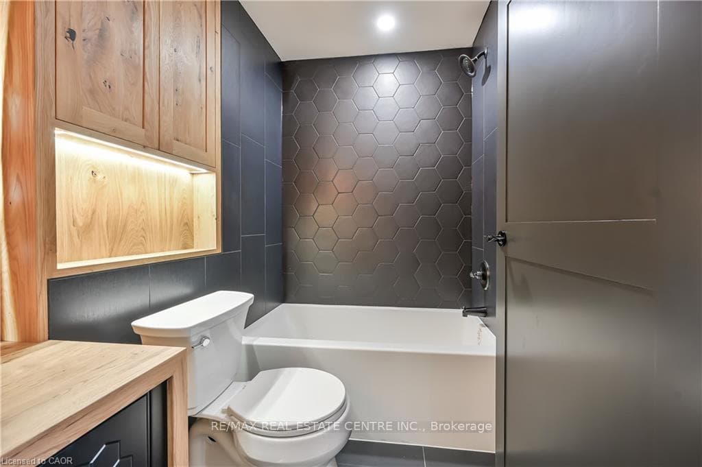 43 Mahony Avenue Unit 3 photo 18