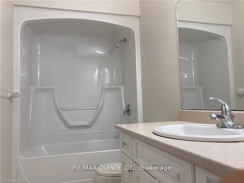 32 Hickory Grove photo 14