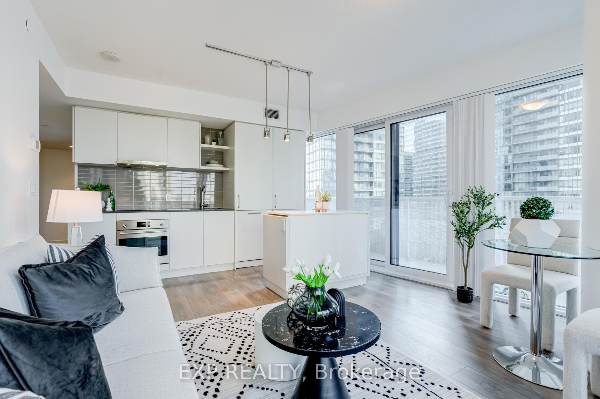 100 Harbour Street Unit 1604 photo 4