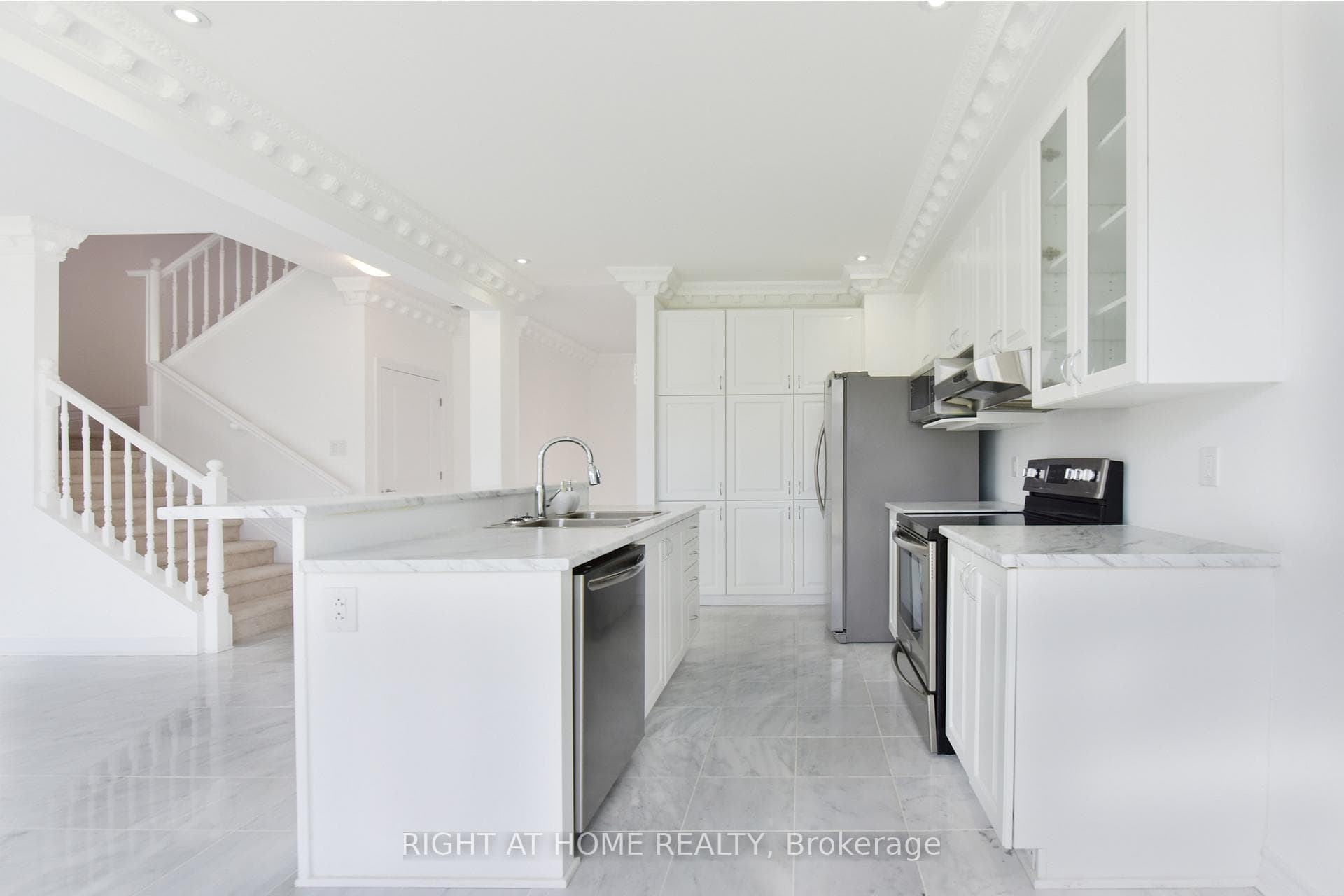 107 WESTOVER Crescent photo 11