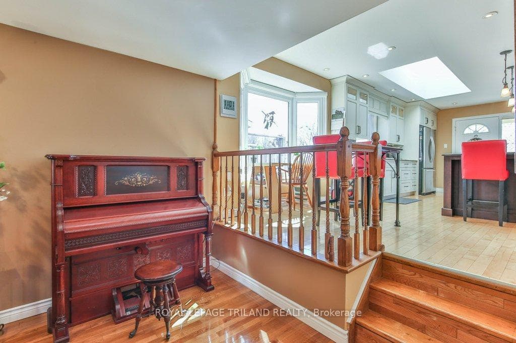1221 GLENORA Drive photo 24