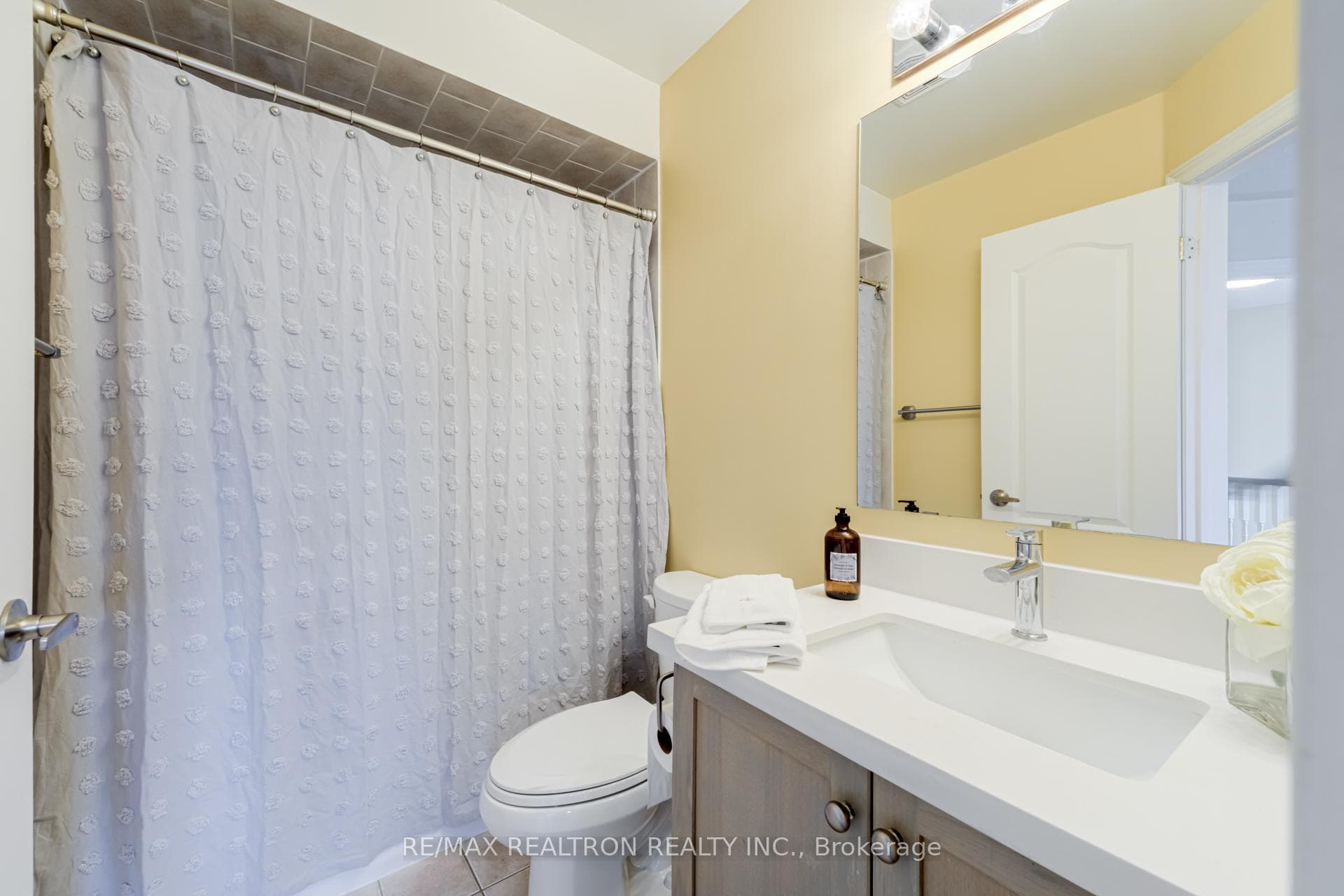 129 Mowat Crescent photo 19