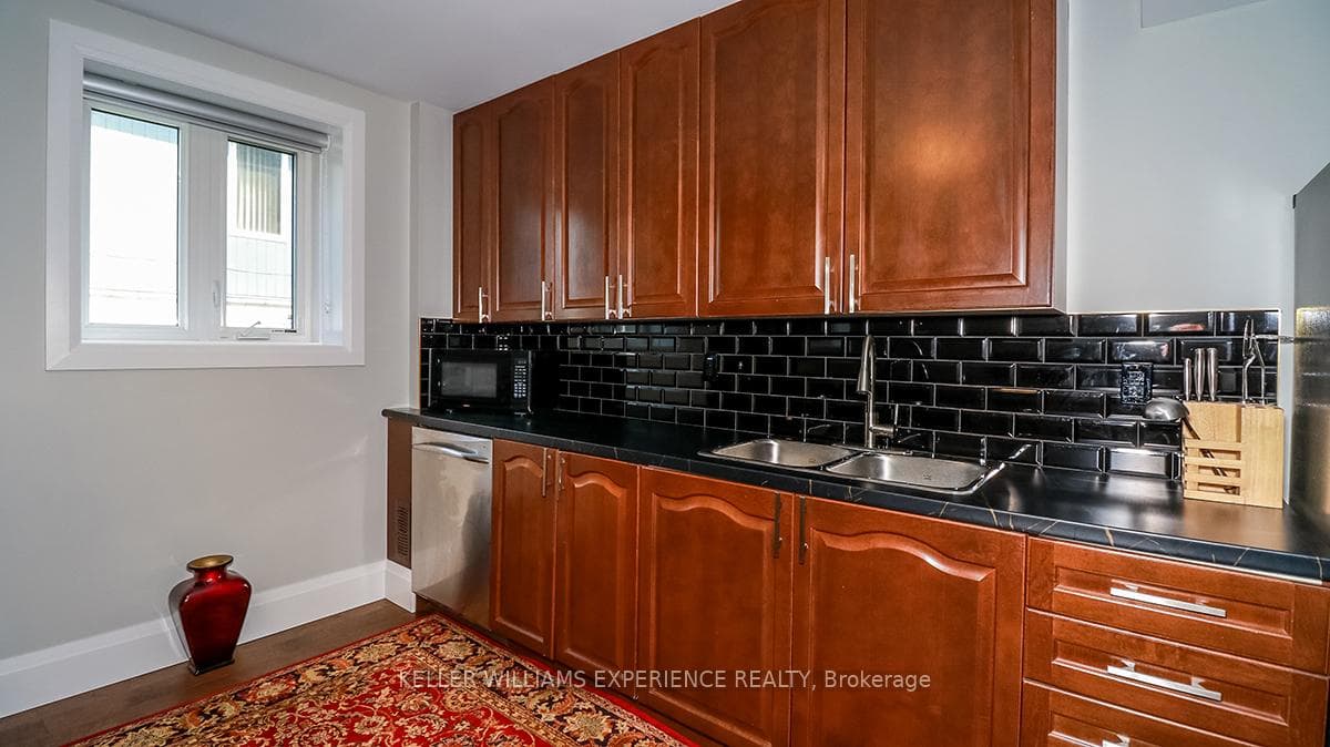 600 Mapleview Drive photo 8