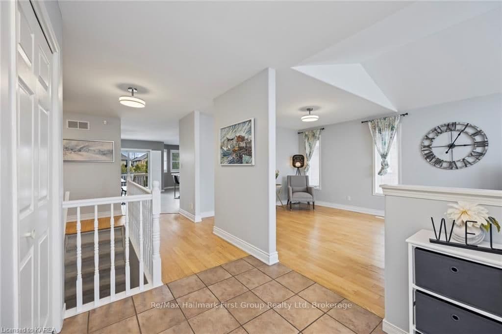 108 HICKORY Grove photo 6