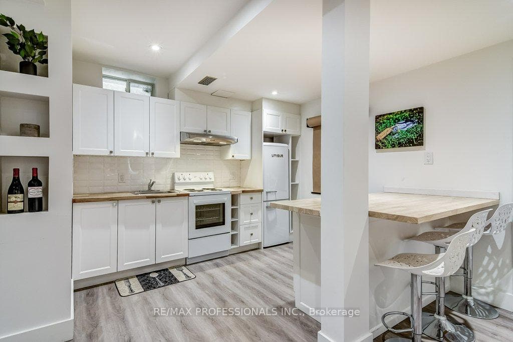 146 Eileen Avenue photo 17