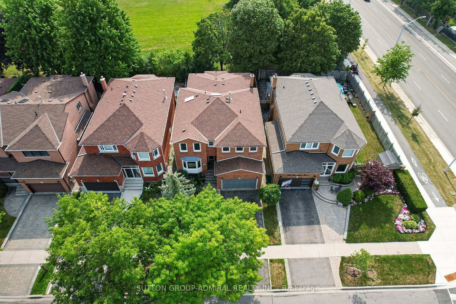 99 Dundurn Crescent photo 2