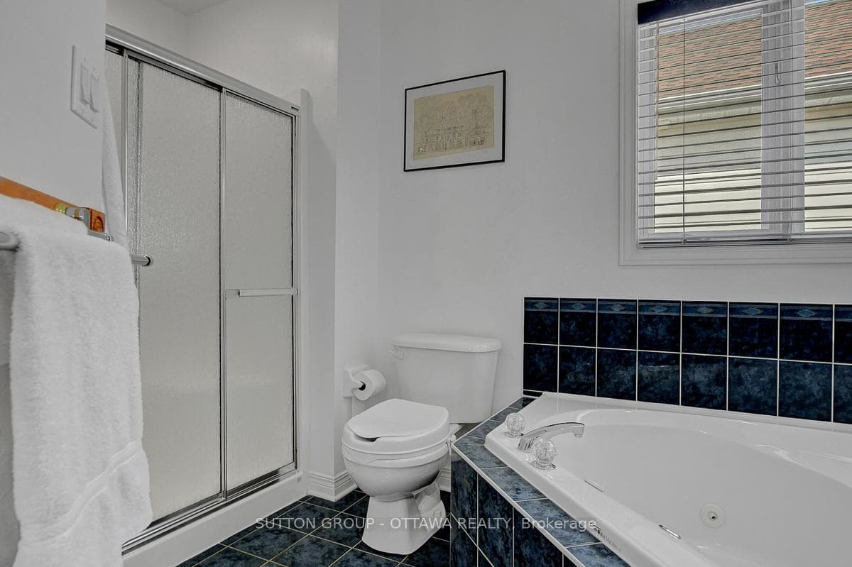 982 Como Crescent photo 31