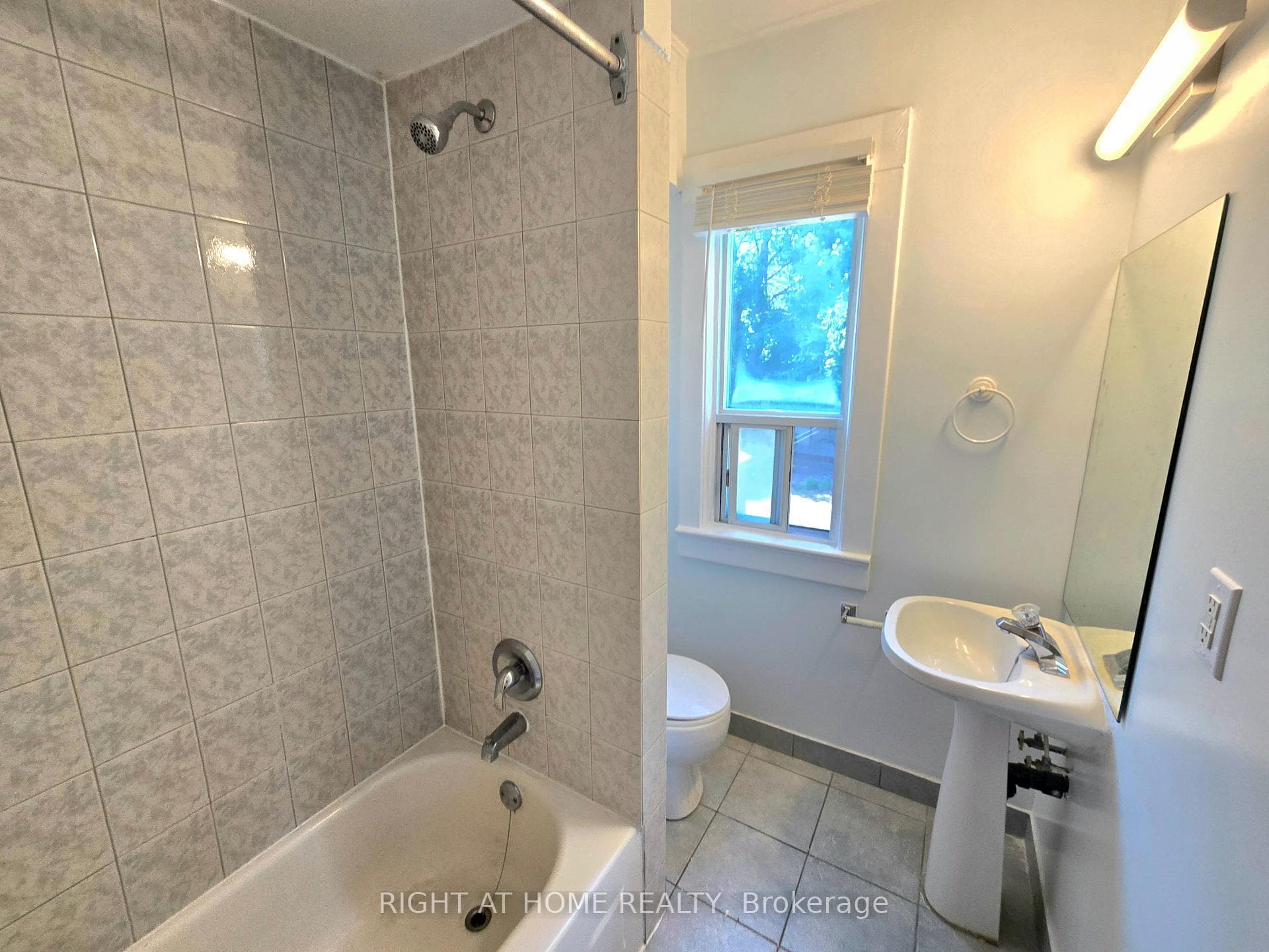 344 Glebeholme Boulevard Unit Upper photo 9