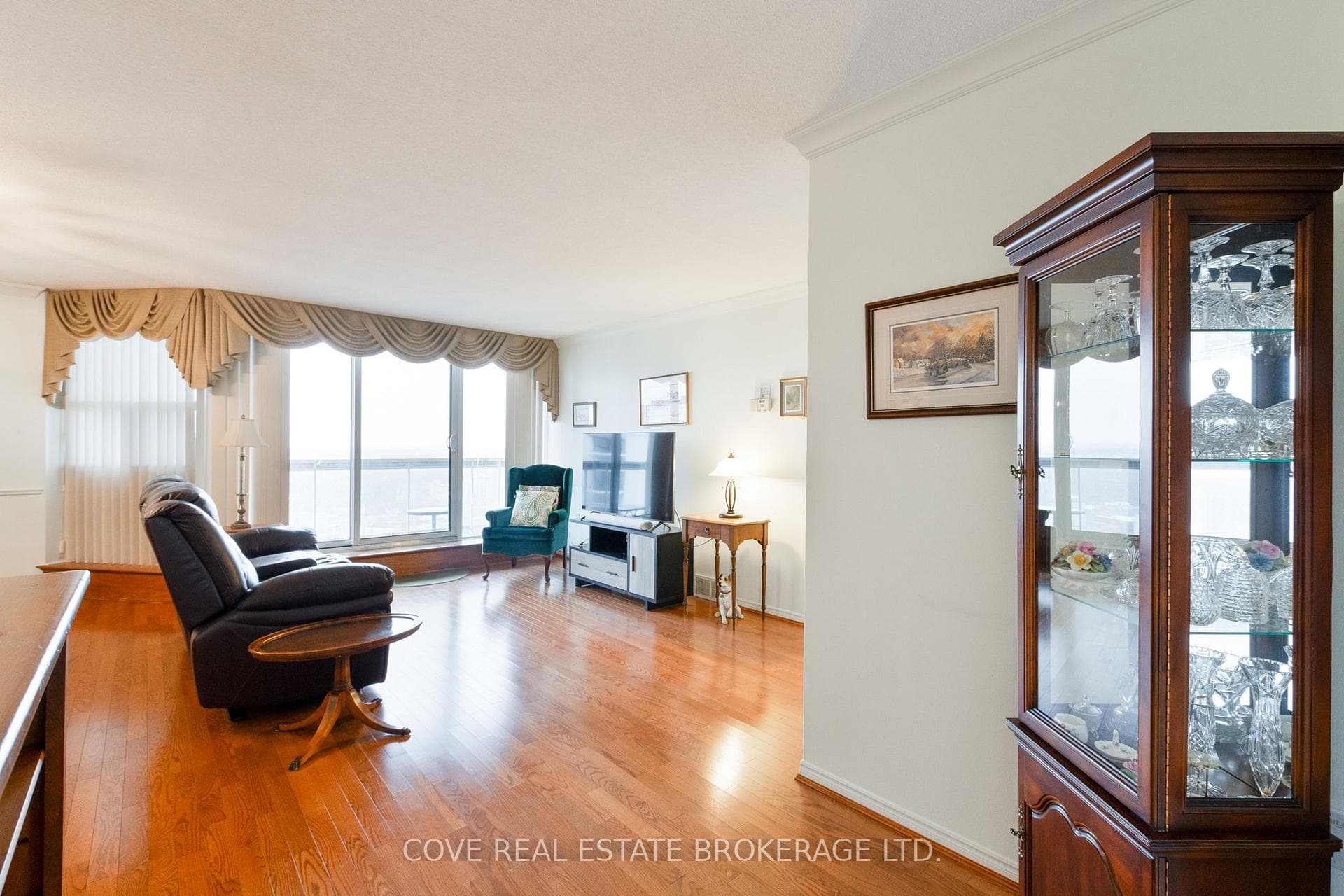 323 Colborne Street Unit 2704 photo 7