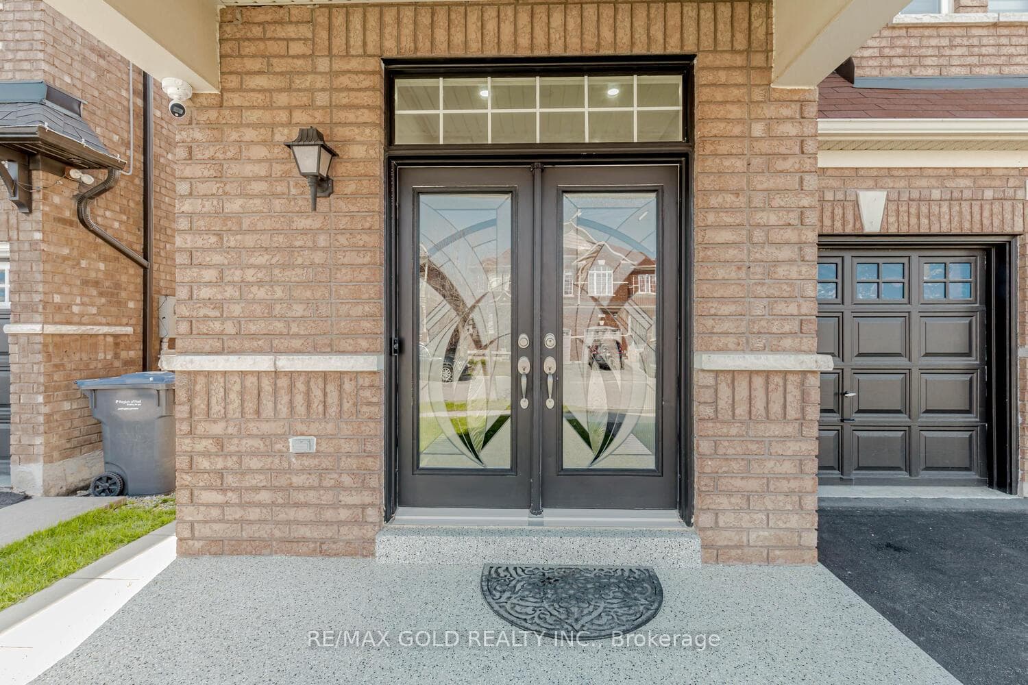 81 Amaranth Crescent photo 4