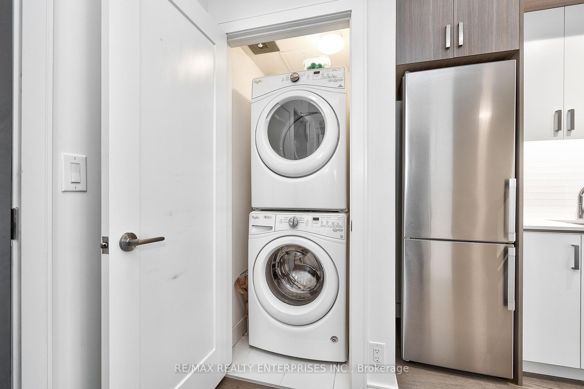 1575 Lakeshore Road Unit 337 photo 13