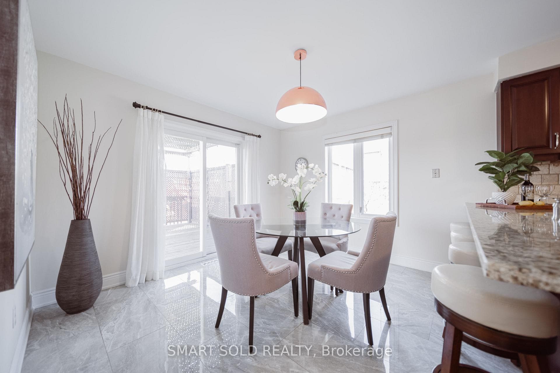 290 Greenock Drive photo 16