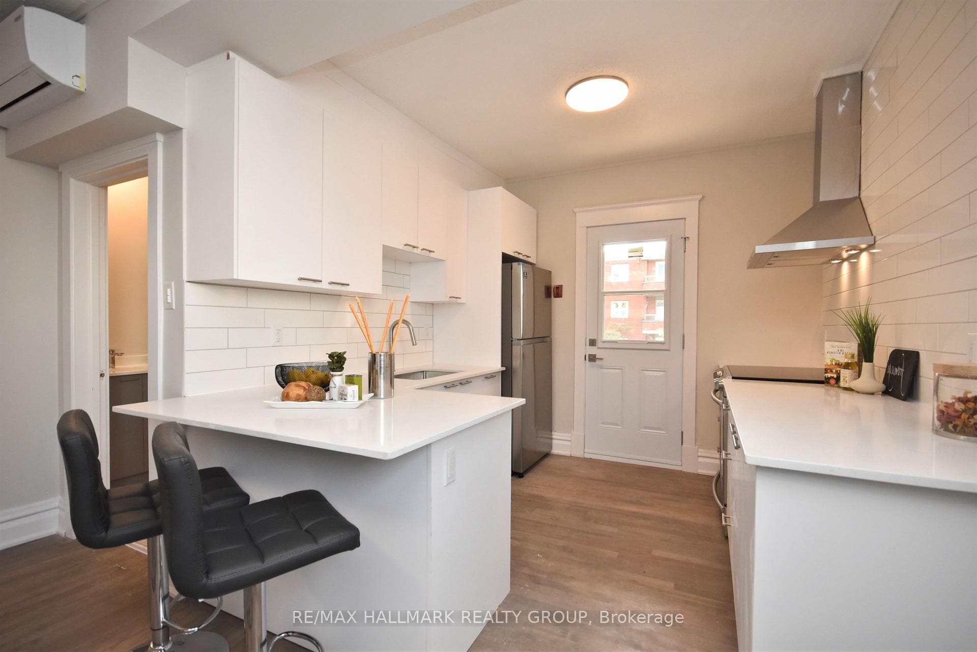 375 MacKay Street Unit 2 photo 9