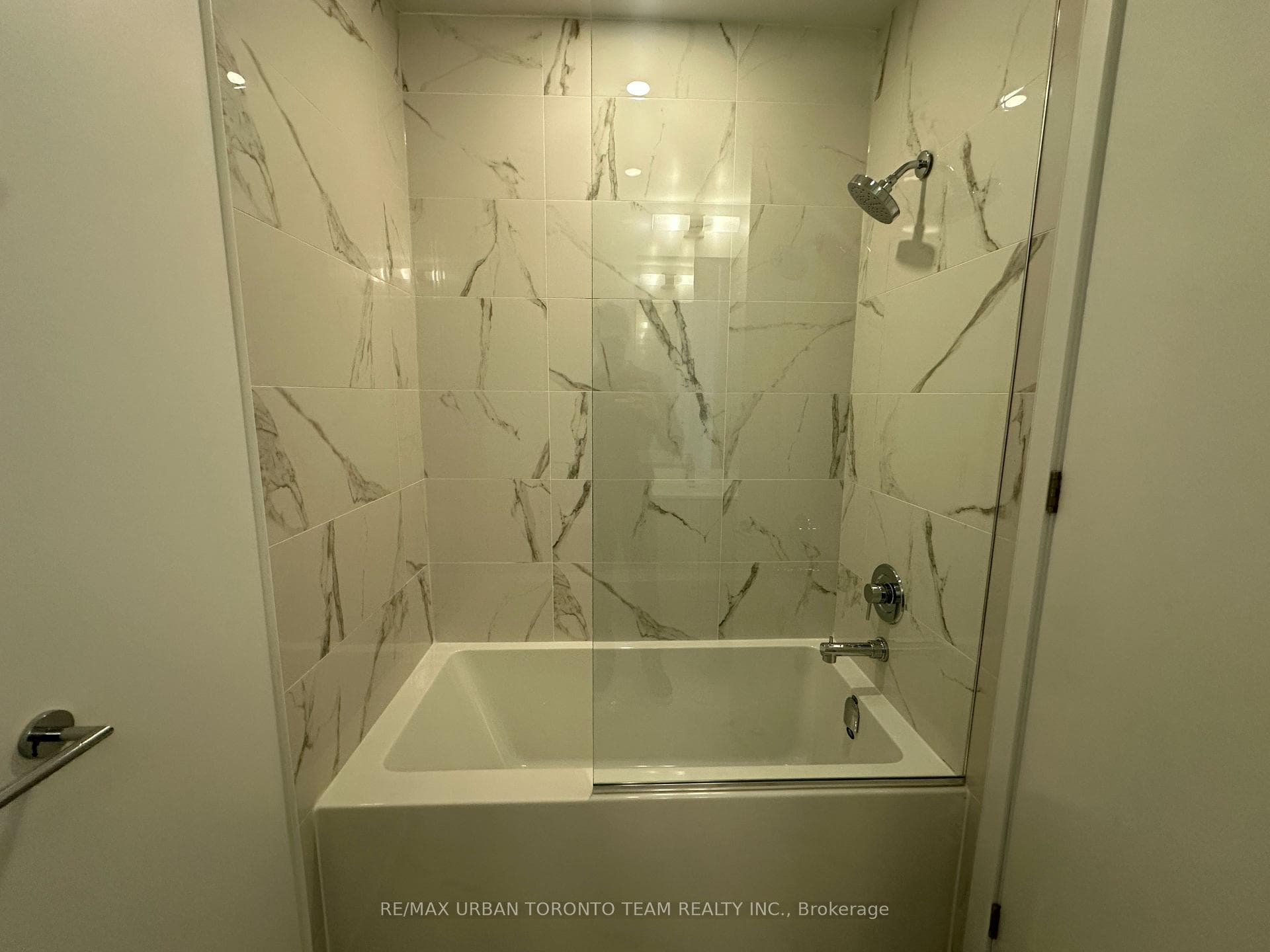 180 Front Street Unit 2502 photo 12