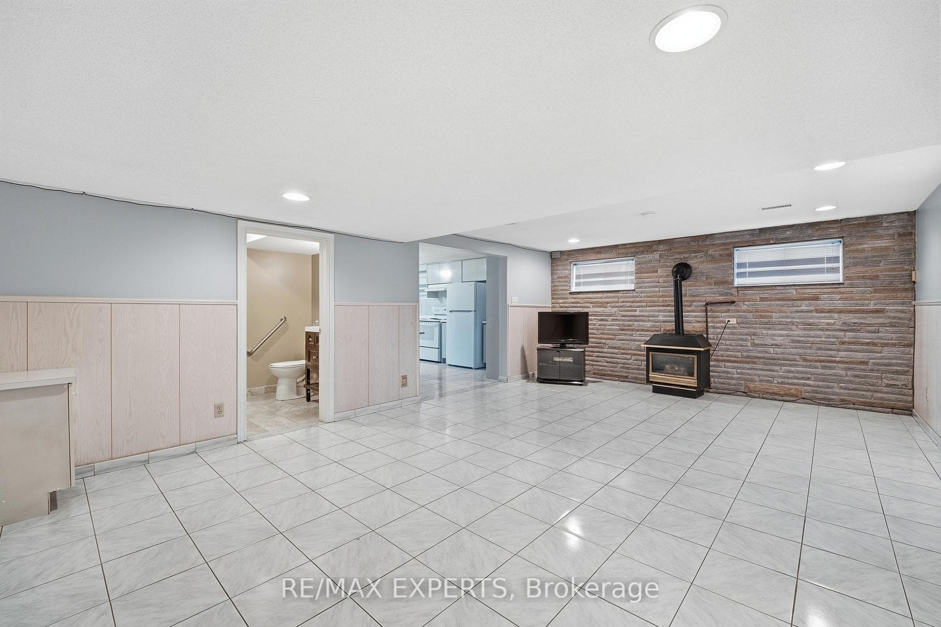 302 Hullmar Drive photo 23