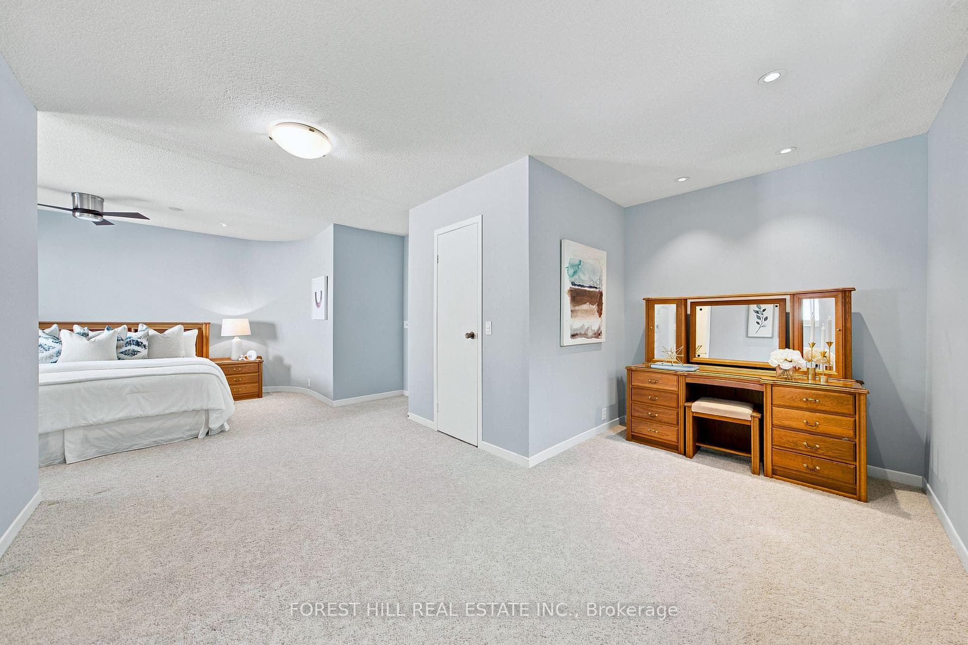84 Kings College Road photo 21
