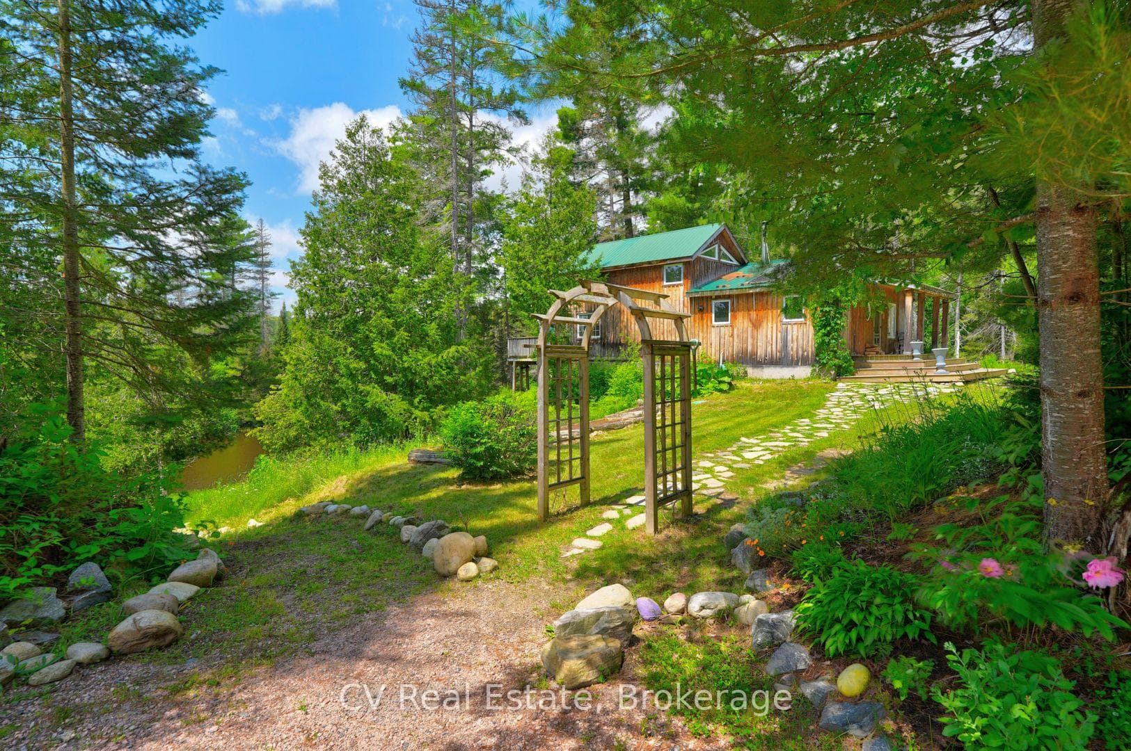 625 Chetwynd Road photo 38