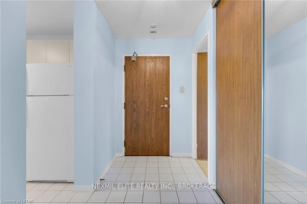 45 POND MILLS Road Unit 606 photo 4